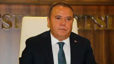 Antalya Belediye Başkanı Böcek, Rüşvet Soruşturmasıyla Adliyeye Sevk Edildi