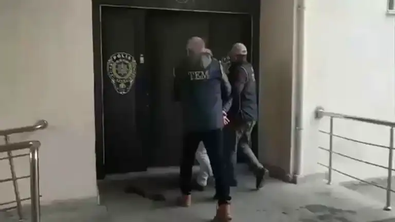 FETÖ'ye 39 İlde Kıskaç Operasyonu: 103 Gözaltı FETÖ'ye 39 İlde Kıskaç Operasyonu: 103 Gözaltı